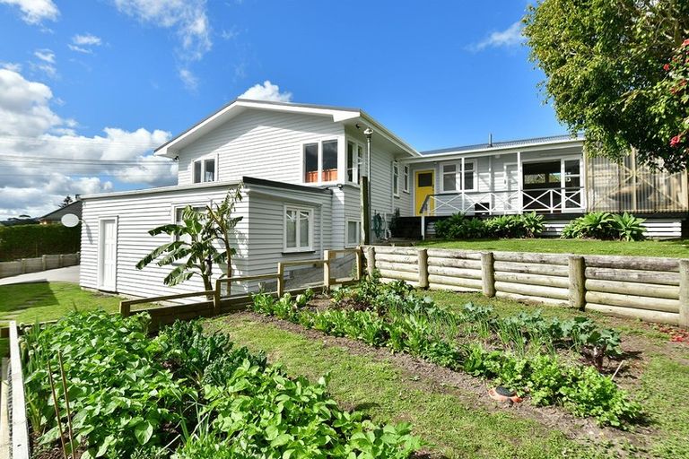 Photo of property in 7 Karaka Street, Helensville, 0800