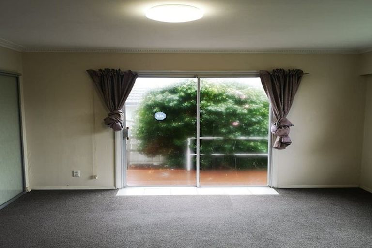 Photo of property in 2 Fyvie Avenue, Tawa, Wellington, 5028