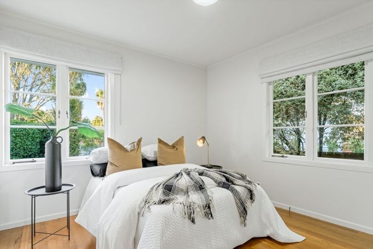 Photo of property in 18 Durham Street, Te Atatu Peninsula, Auckland, 0610