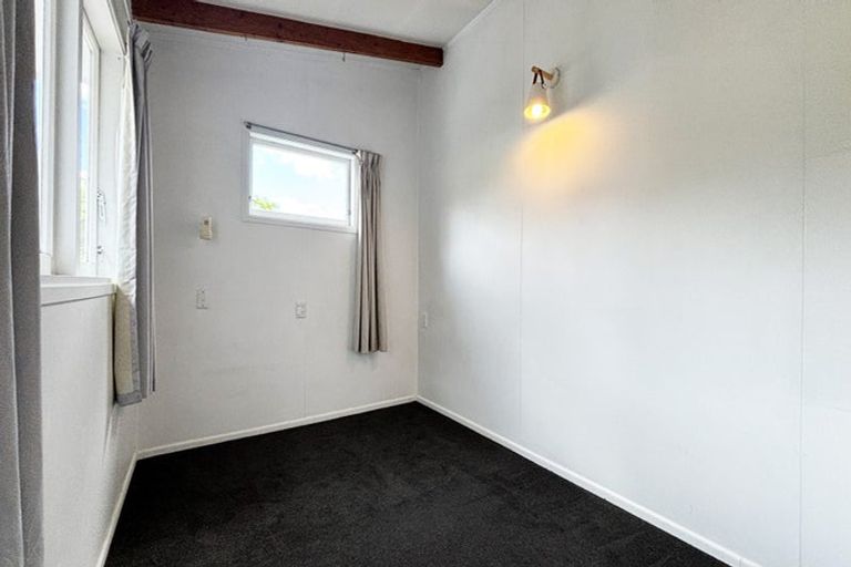 Photo of property in 11a Norana Road, Maoribank, Upper Hutt, 5018