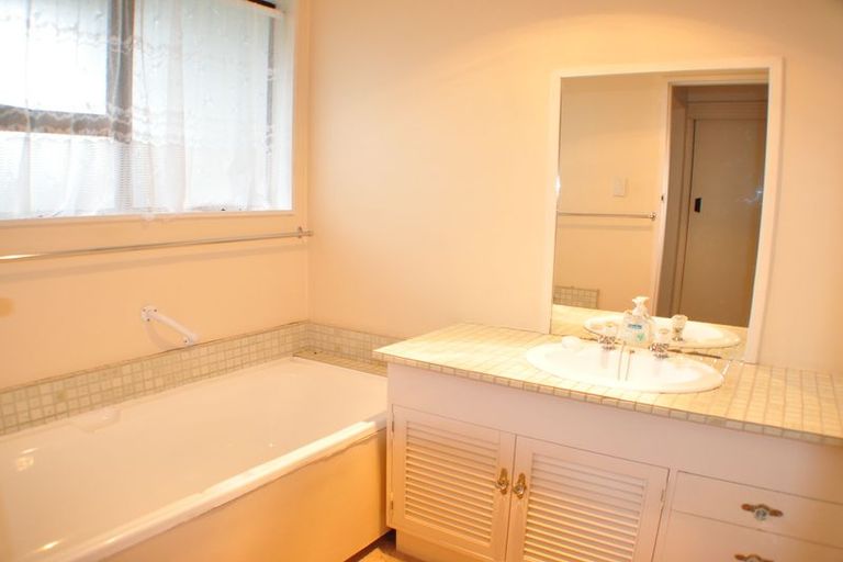 Photo of property in 83 Shamrock Street, Takaro, Palmerston North, 4412