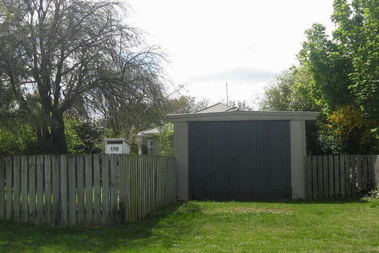 Photo of property in 178b High Street, Oxford, 7430