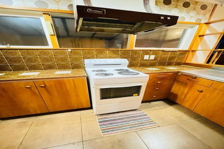 Photo of property in 1 Sovereign Place, Glenfield, Auckland, 0629