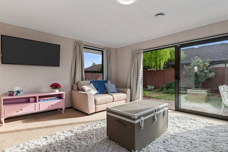 Photo of property in 2/116 Reynolds Avenue, Bishopdale, Christchurch, 8053