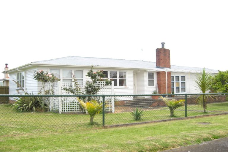 Photo of property in 13 Tainui Terrace, Mangere Bridge, Auckland, 2022