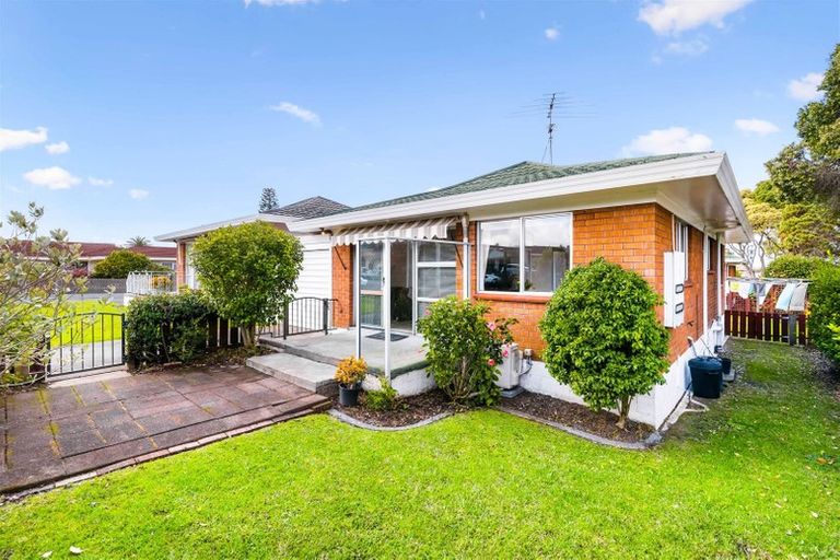 Photo of property in 28 Faith Bullock Place, New Lynn, Auckland, 0600