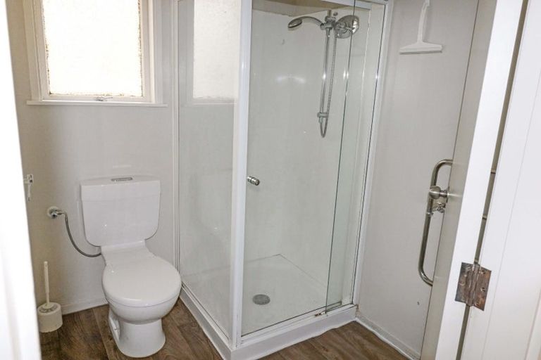 Photo of property in 39 Thurleigh Grove, Karori, Wellington, 6012