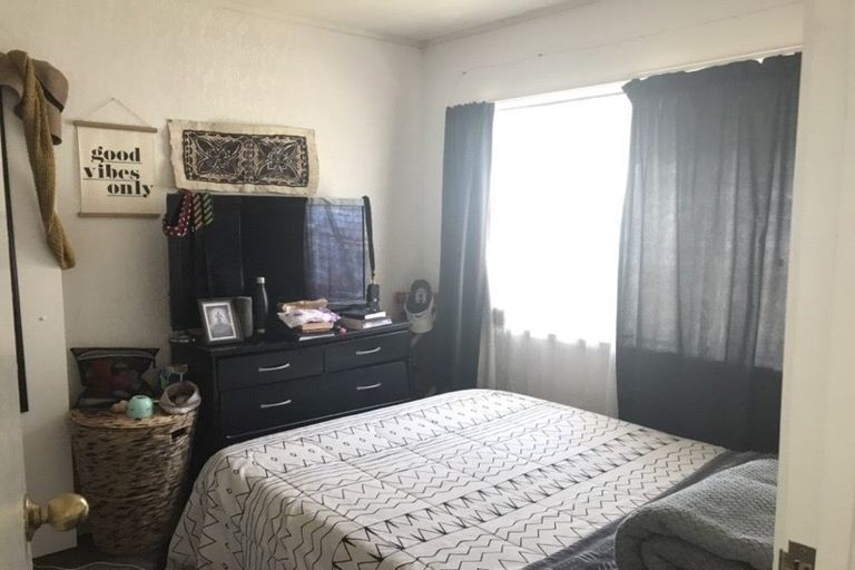 Photo of property in 2/31 Solveig Place, Randwick Park, Auckland, 2105