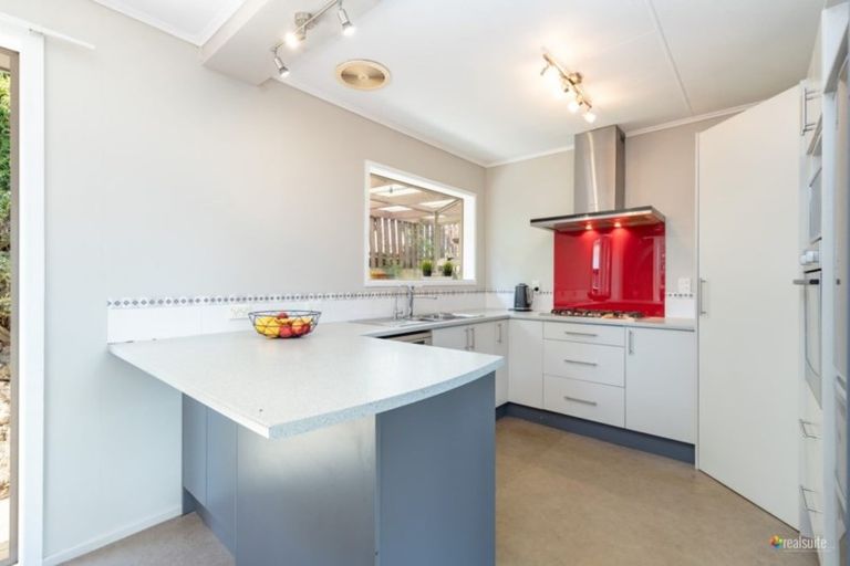 Photo of property in 32 Vista Crescent, Maoribank, Upper Hutt, 5018