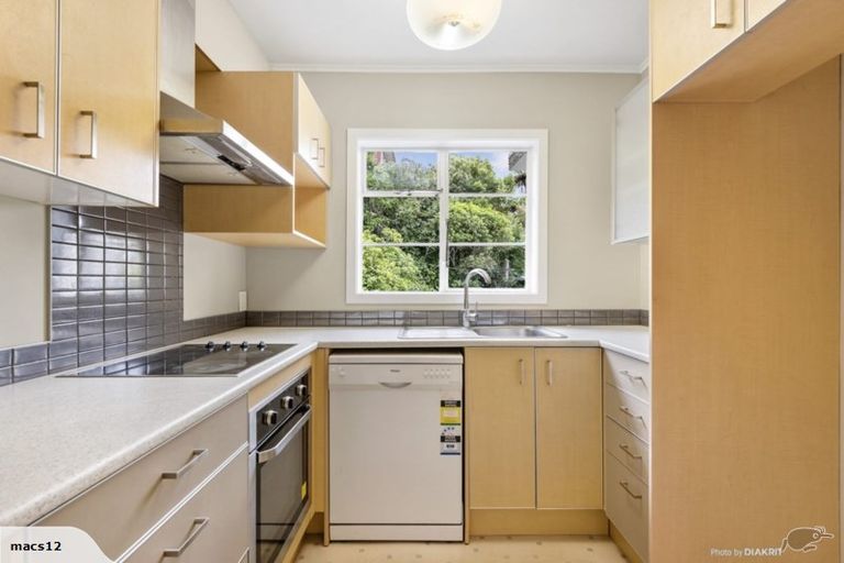 Photo of property in 13a Kim Street, Khandallah, Wellington, 6035