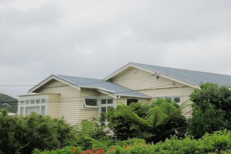 Photo of property in 12 Gowrie Street, Brooklyn, Wellington, 6021