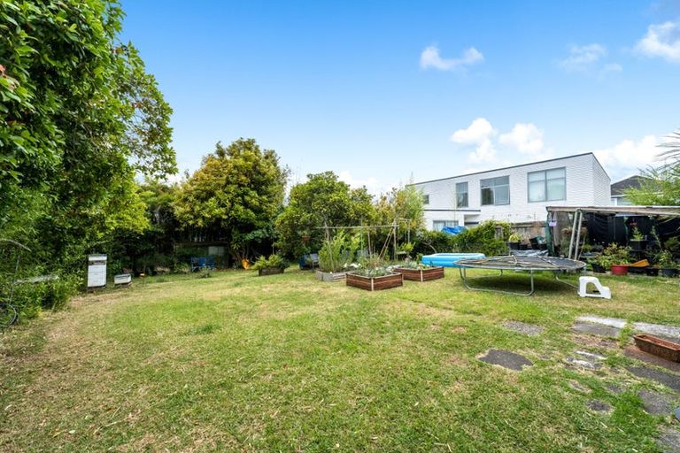 Photo of property in 64 Sylvan Crescent, Te Atatu South, Auckland, 0610