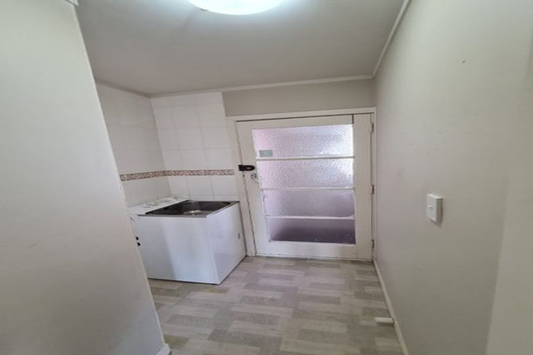 Photo of property in 39 Sunnyside Road, Sunnyvale, Auckland, 0612