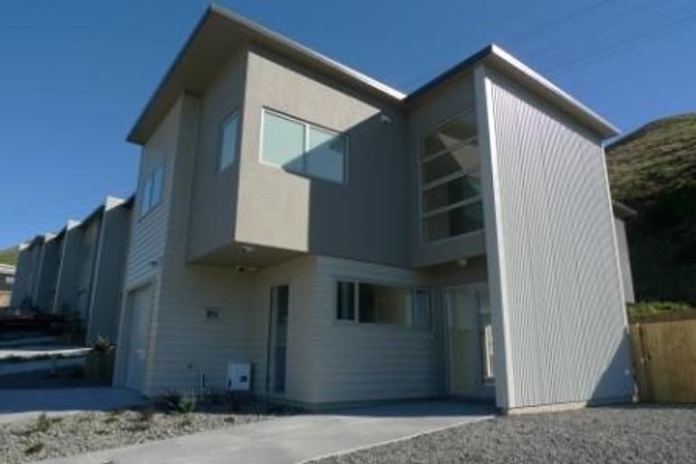 Photo of property in 32 Erlestoke Crescent, Churton Park, Wellington, 6037