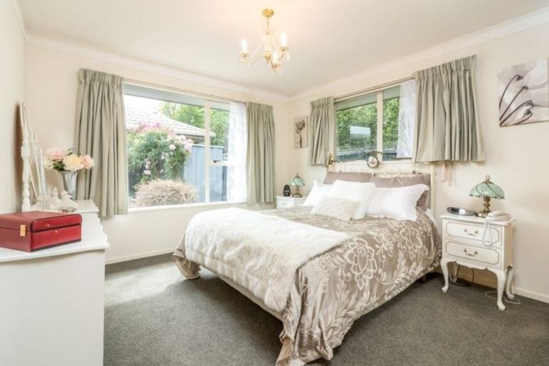 Photo of property in 1/6 Innisfree Place, Northwood, Christchurch, 8051