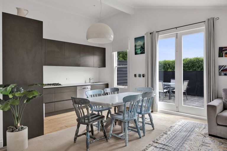 Photo of property in 77 Eliot Street, New Plymouth, 4310