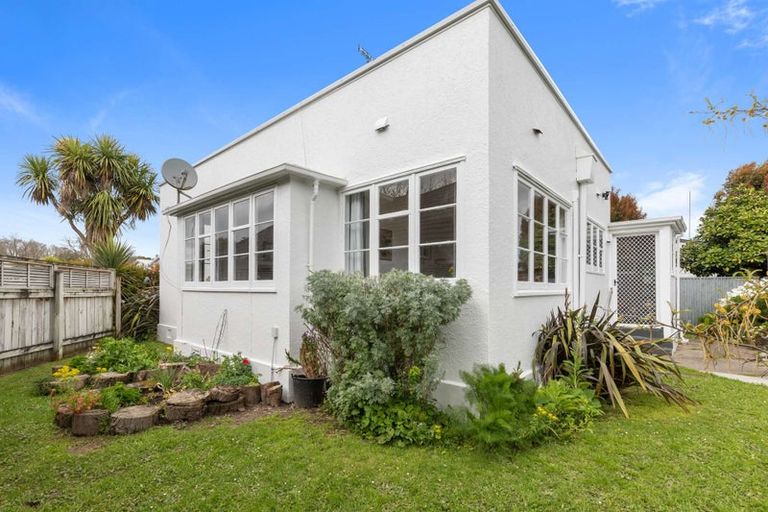 Photo of property in 65 Park Road, West End, Palmerston North, 4412