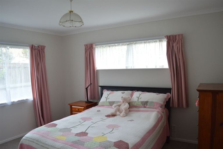 Photo of property in 47 Palmcrest Grove, Highland Park, Auckland, 2010