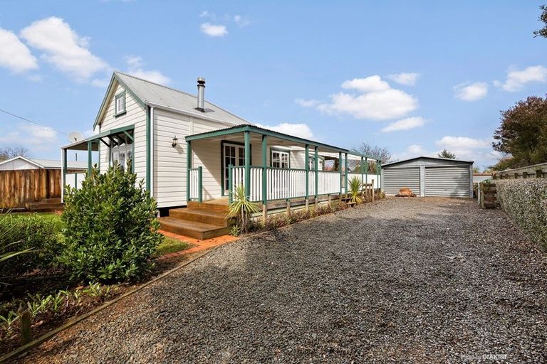 Photo of property in 16 New York Street, Martinborough, 5711