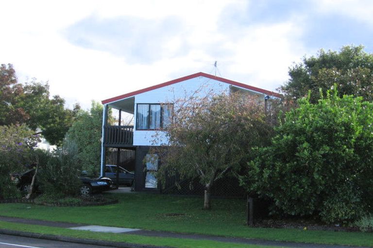 Photo of property in 24 Gosford Drive, Botany Downs, Auckland, 2010
