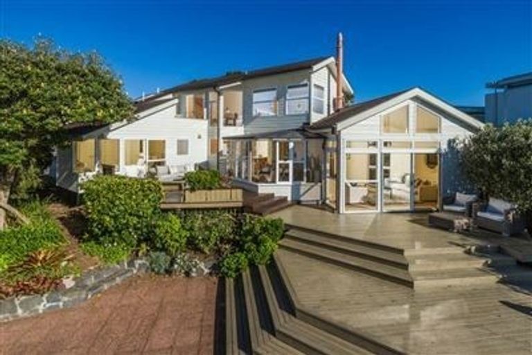 Photo of property in 68 Seacliffe Avenue, Narrow Neck, Auckland, 0622