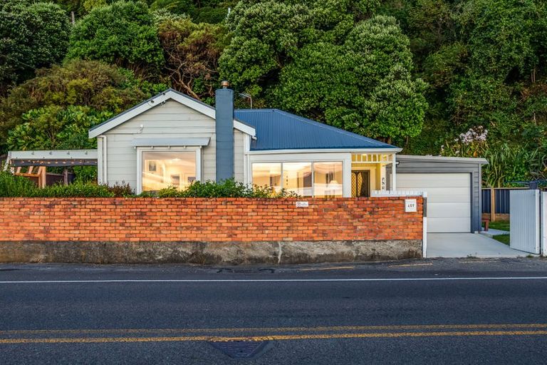 Photo of property in 409 Marine Drive, Mahina Bay, Lower Hutt, 5013