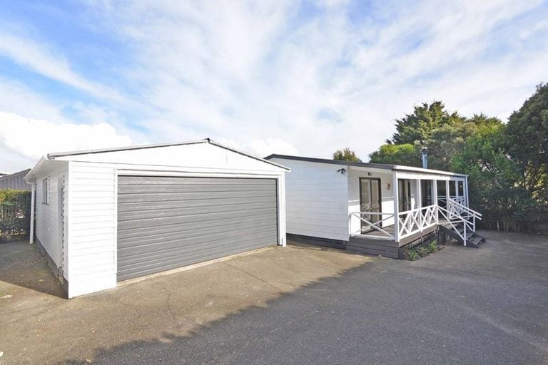 Photo of property in 1/47 Farquhar Road, Glendene, Auckland, 0602