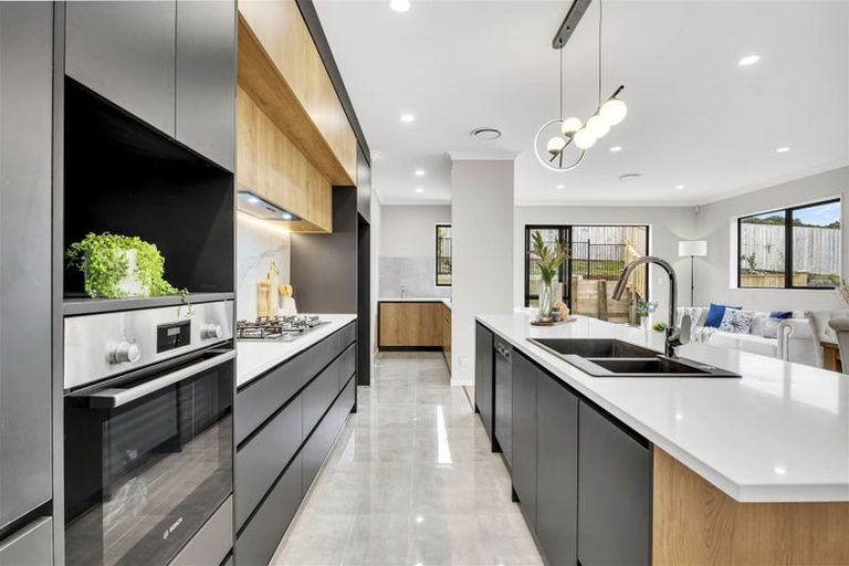 Photo of property in 5 Elevation Street, Flat Bush, Auckland, 2019