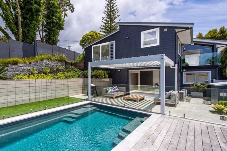 Photo of property in 104 Castor Bay Road, Castor Bay, Auckland, 0620