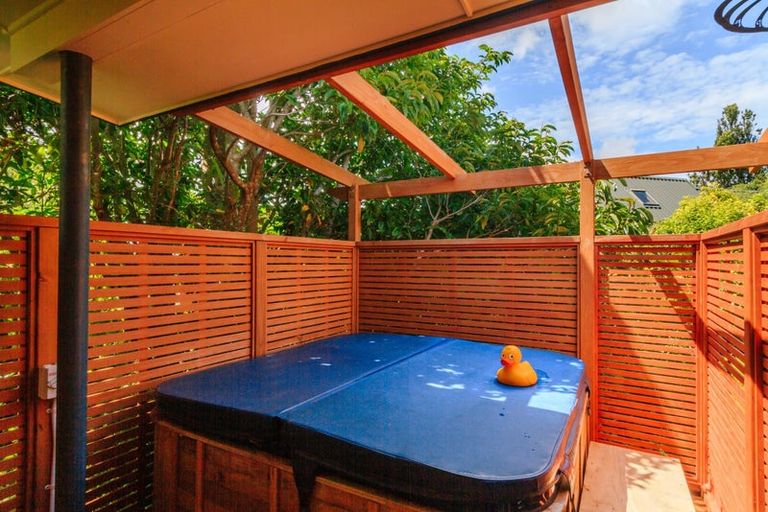 Photo of property in 64 Pomare Road, Tirohanga, Lower Hutt, 5010