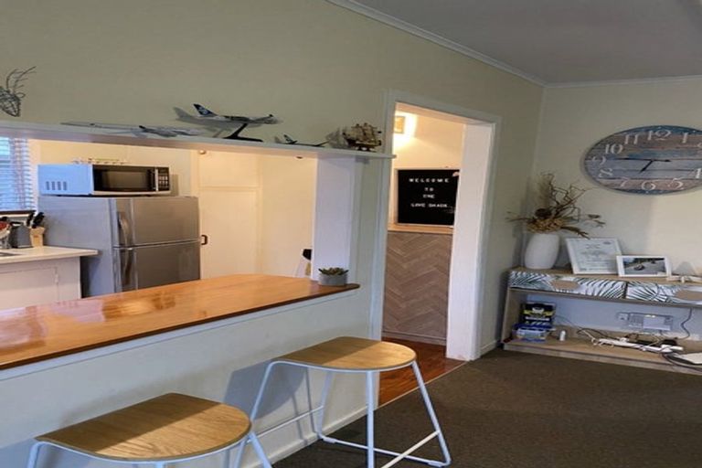 Photo of property in 1289a Whangaparaoa Road, Army Bay, Whangaparaoa, 0930