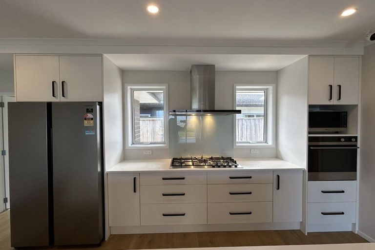 Photo of property in 2 Tutoko Place, Aotea, Porirua, 5024