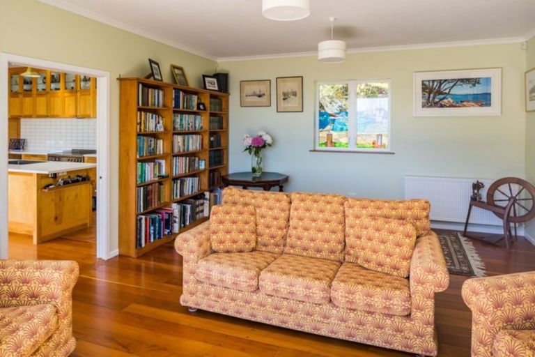 Photo of property in 33 Kotari Road, Days Bay, Lower Hutt, 5013