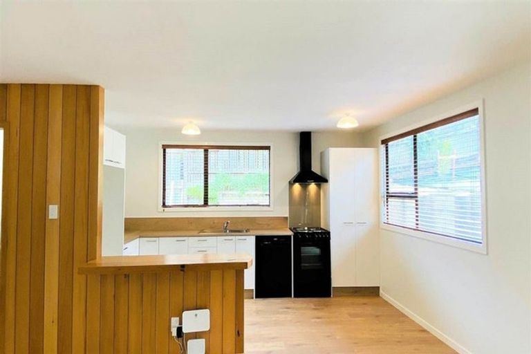 Photo of property in 2/6 Cresta Avenue, Beach Haven, Auckland, 0626