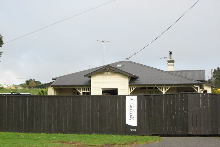 Photo of property in 16 Pukenui Street, Strandon, New Plymouth, 4312