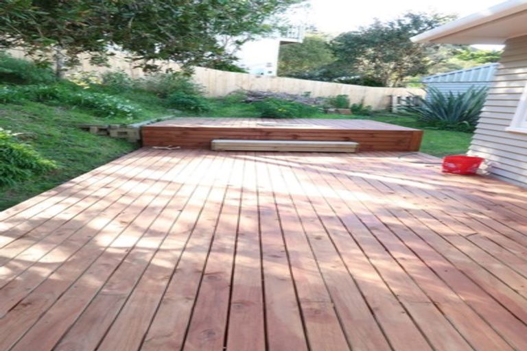 Photo of property in 1 Mckelvey Place, Tawa, Wellington, 5028