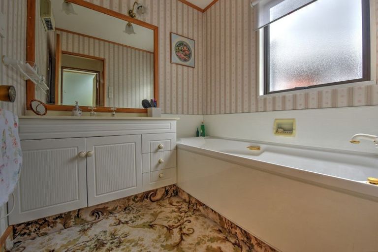 Photo of property in 16 Traford Street, Gore, 9710