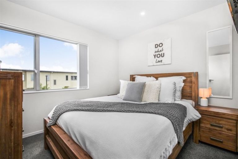 Photo of property in 32/11 Ray Small Drive, Papakura, 2110