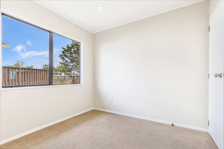 Photo of property in 2b Kintara Drive, Massey, Auckland, 0614