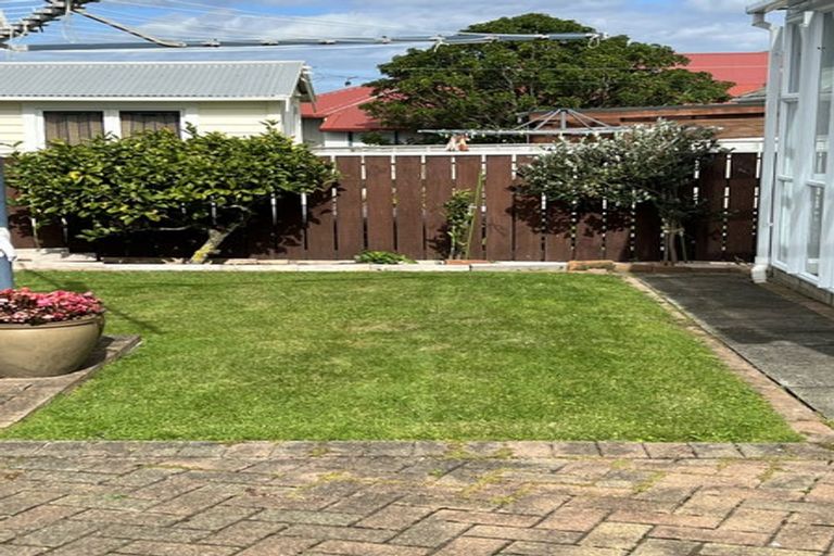 Photo of property in 7 Naughton Terrace, Kilbirnie, Wellington, 6022