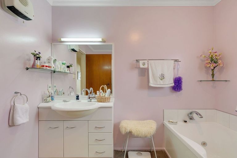 Photo of property in 42 Oxford Street, Tawa, Wellington, 5028