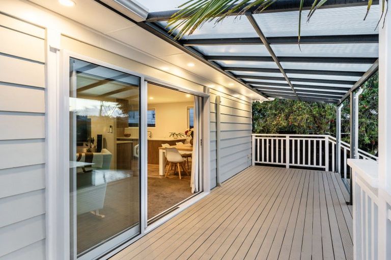 Photo of property in 26 Arlette Place, Massey, Auckland, 0614