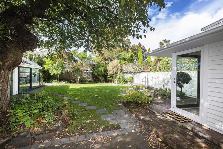 Photo of property in 8 Waiwetu Street, Fendalton, Christchurch, 8052
