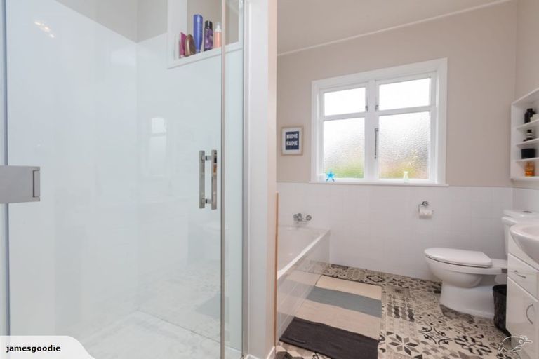 Photo of property in 213 Te Moana Road, Waikanae, 5036