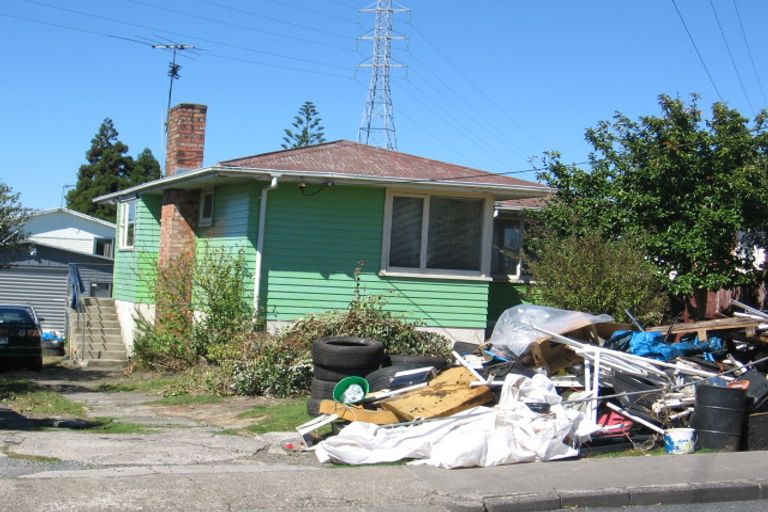 Photo of property in 118 Cobham Crescent, Kelston, Auckland, 0602