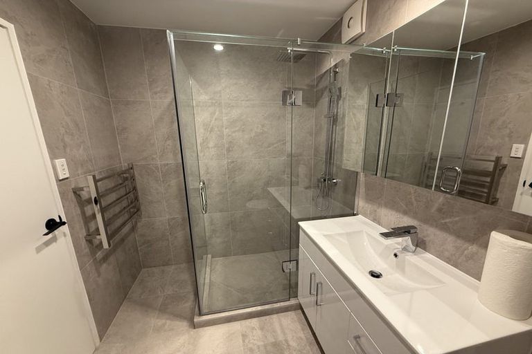 Photo of property in 24 Park Hill Road, Birkenhead, Auckland, 0626