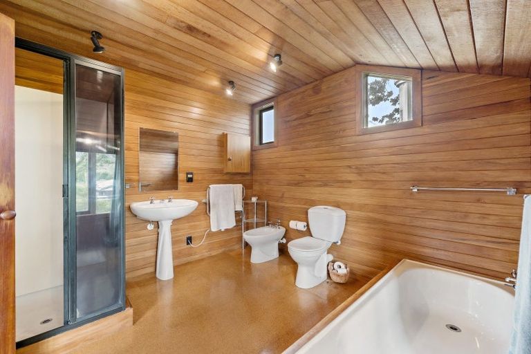 Photo of property in Lowry Cottage, 425 Fergusson Drive, Heretaunga, Upper Hutt, 5018