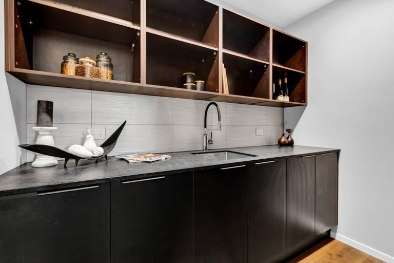 Photo of property in 6 Oliver O'leary Way, Westown, New Plymouth, 4310