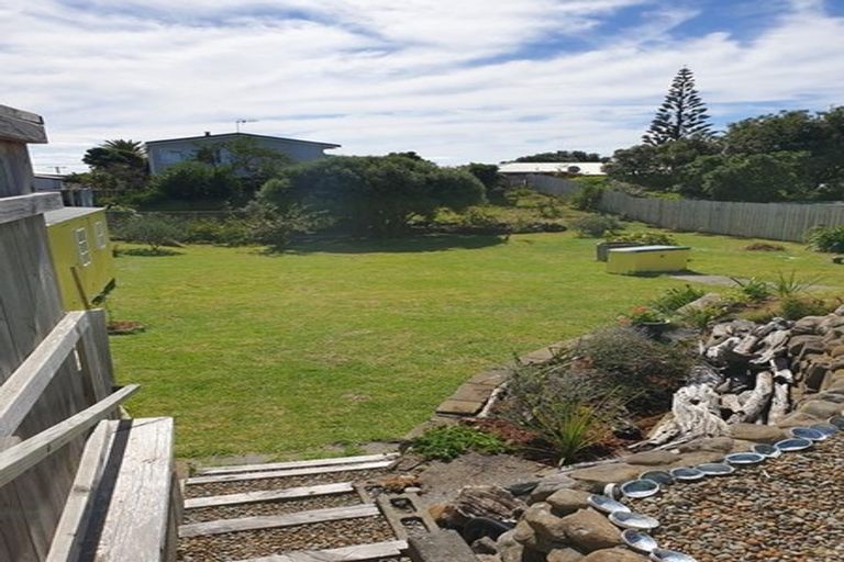 Photo of property in 17 Dixie Street, Te Horo Beach, Otaki, 5581