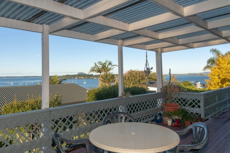 Photo of property in 1 Tinopai Drive, Omokoroa, 3114